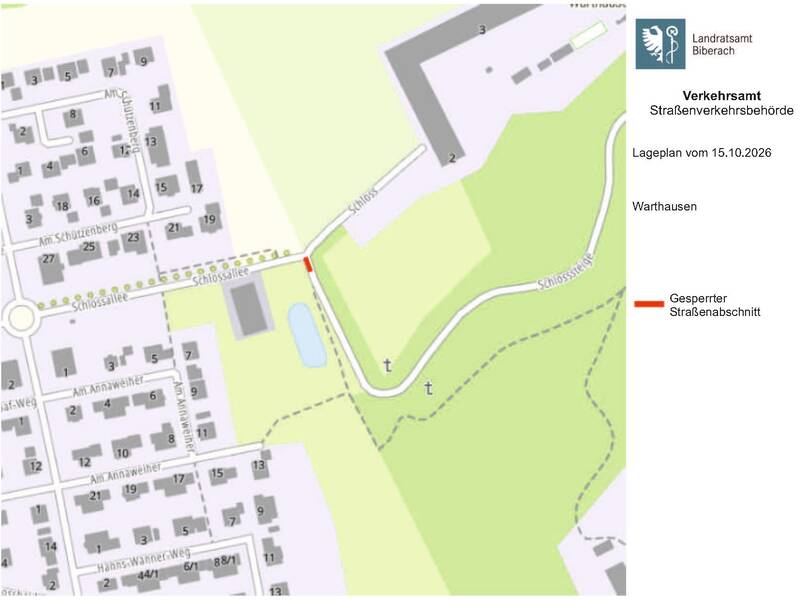 Die Karte zeigt einen Lageplan von Warthausen mit einem gesperrten Straßenabschnitt auf der Schlossstraße, hervorgehoben in Rot.